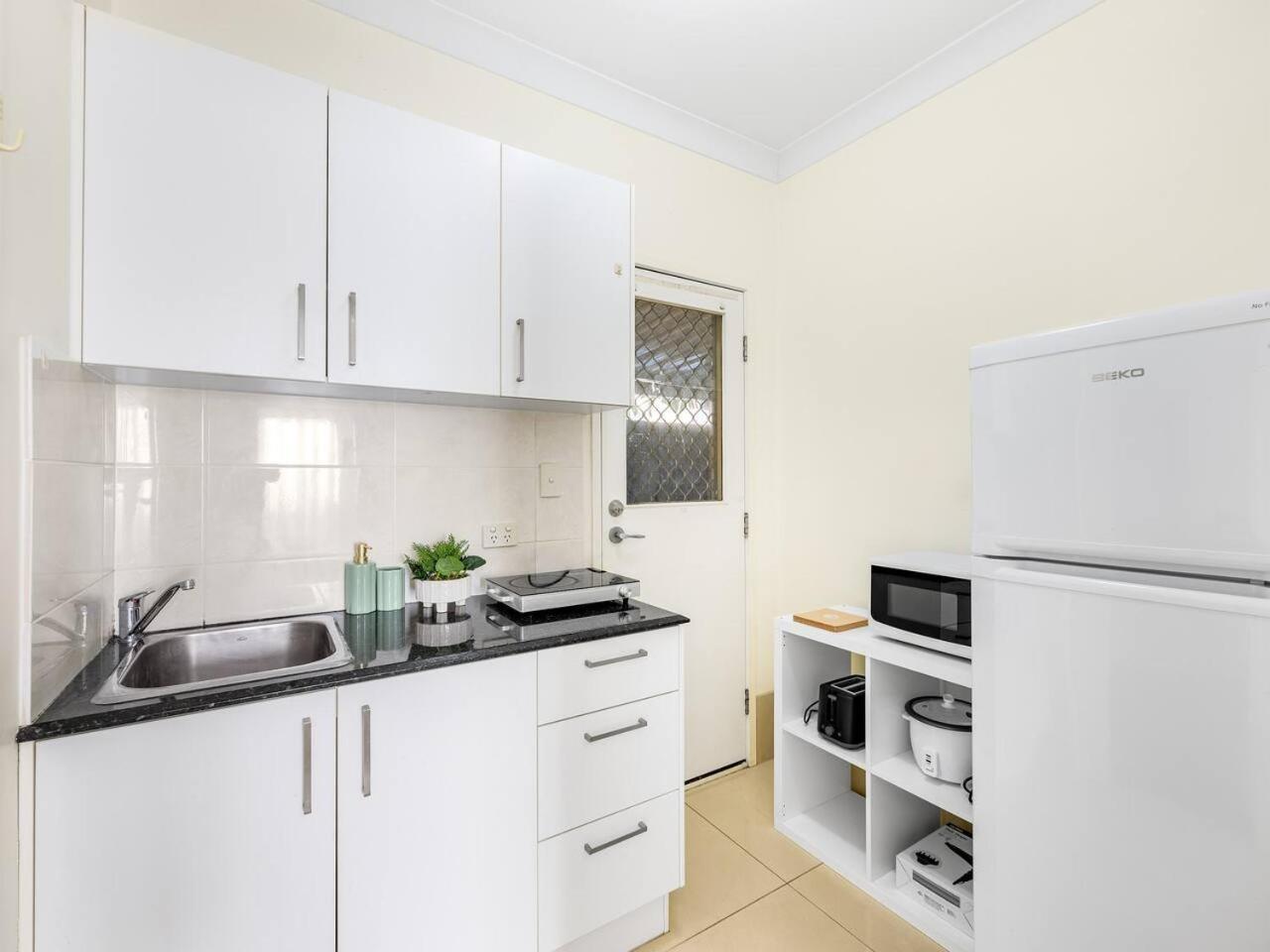 Lovely Tiny Home At Sunnybank Cbd On Street Parking Brisbane Exterior photo